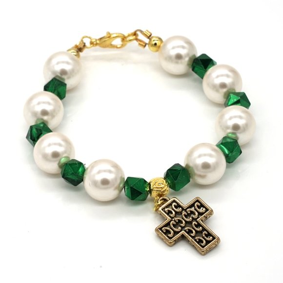 St Patricks theme bracelet with cross and green beads. - Picture 2 of 2